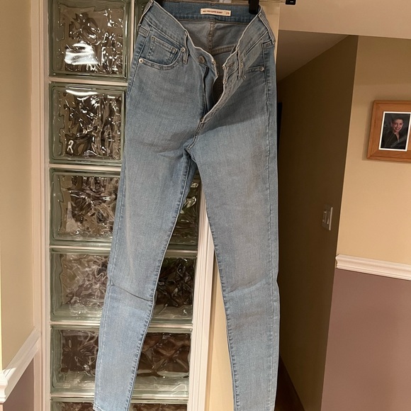 Levi’s - Picture 2 of 3